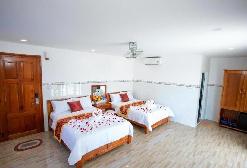 اتاق لوکس با بالکن و چشمانداز دریا, Hoàng Kim