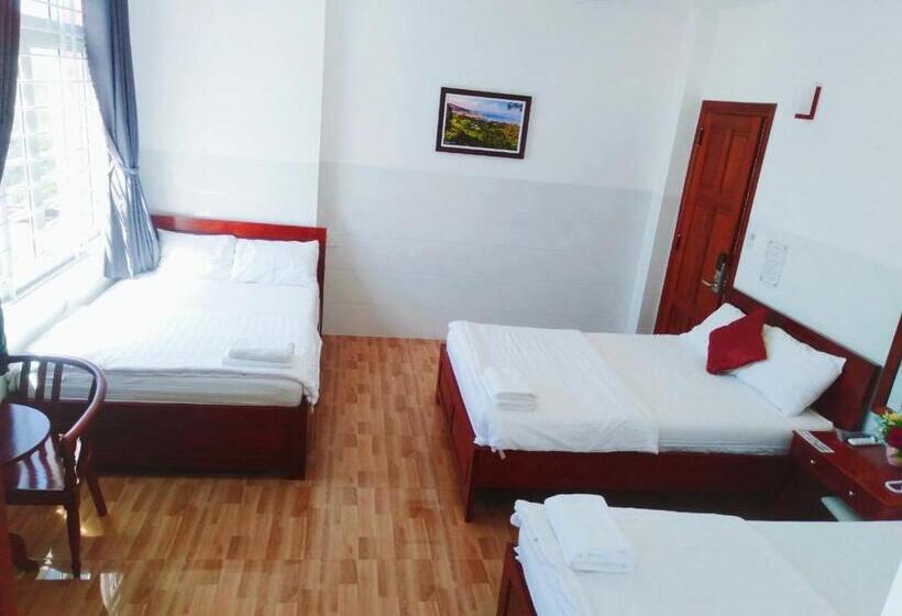 اتاق خانوادگی, Hoàng Kim