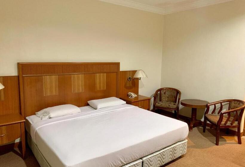 חדר דלוקס, New Grand