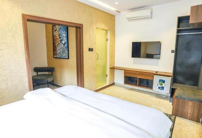 اتاق لوکس, Oliver Twist