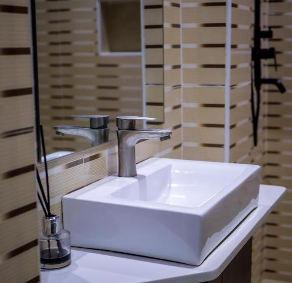 اتاق لوکس, Oliver Twist