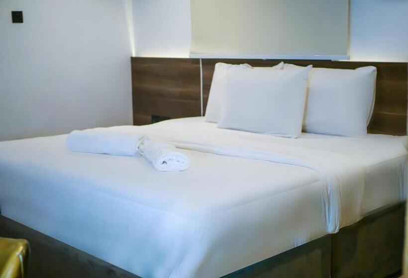 اتاق لوکس, Oliver Twist