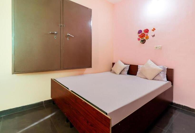 トリプルクラシックルーム, Oyo Siddhi Vinayak Guest House