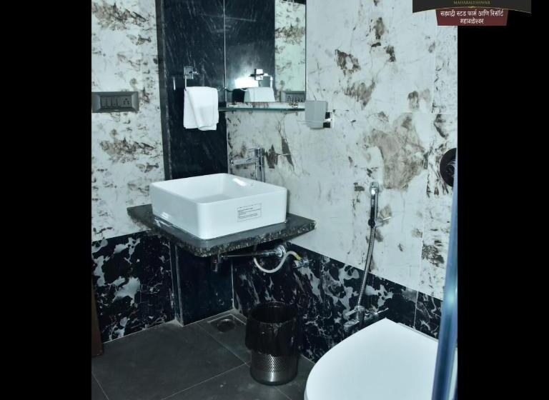 اتاق استاندارد سه نفره, Sahyadri Stud Farm And Resort