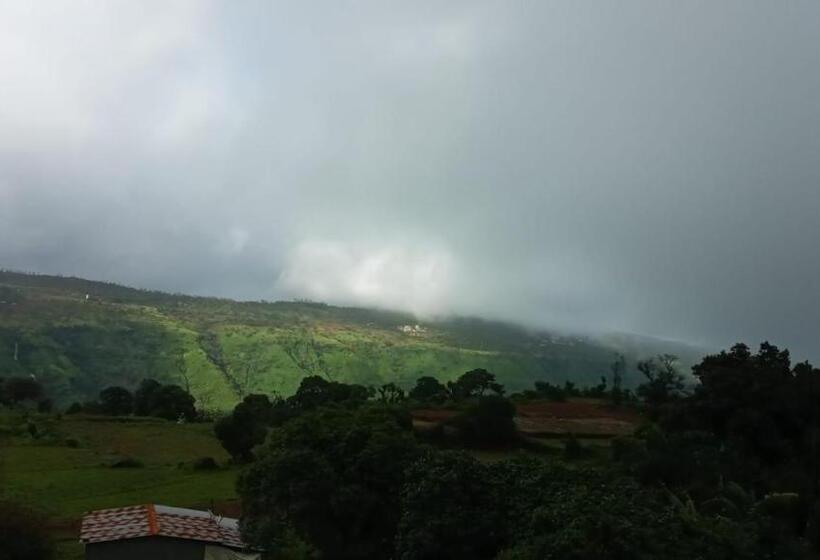 اتاق استاندارد سه نفره, Sahyadri Stud Farm And Resort