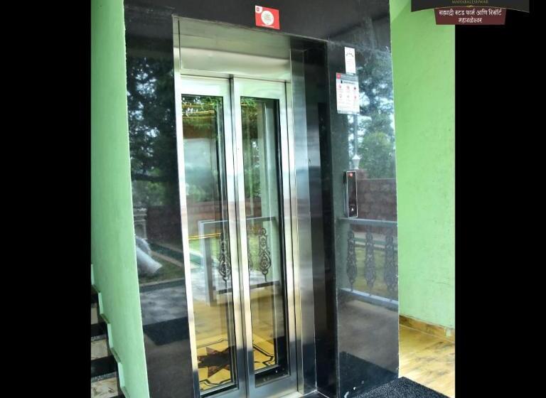 اتاق استاندارد سه نفره, Sahyadri Stud Farm And Resort