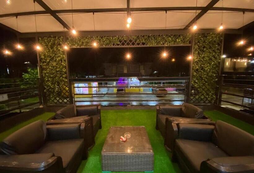 Номер Стандарт с Балконом, The Sky Inn