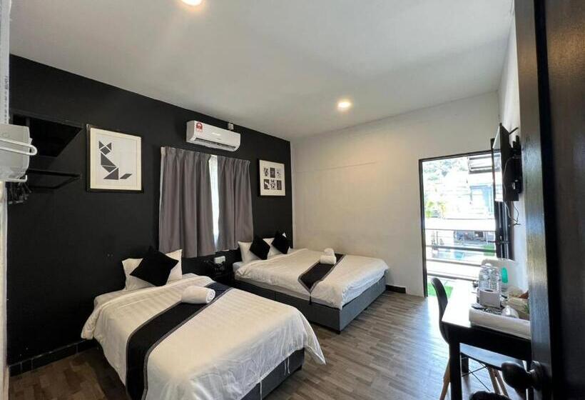 חדר סטנדרט לשלושה עם מרפסת, The Sky Inn