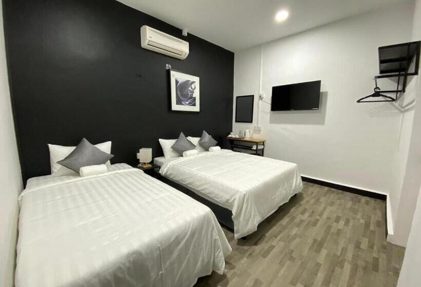 Quarto Familiar, The Sky Inn