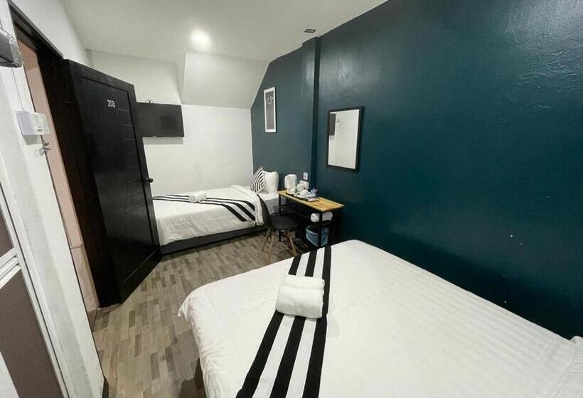 חדר משפחתי, The Sky Inn