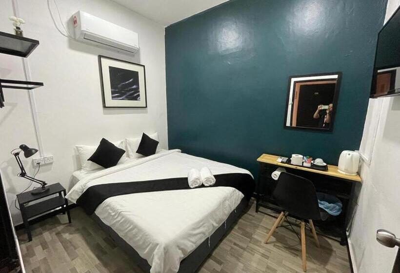 חדר משפחתי, The Sky Inn