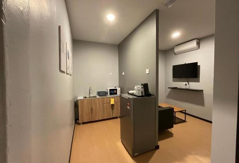 סוויטת 3 חדרי שינה, The Sky Inn