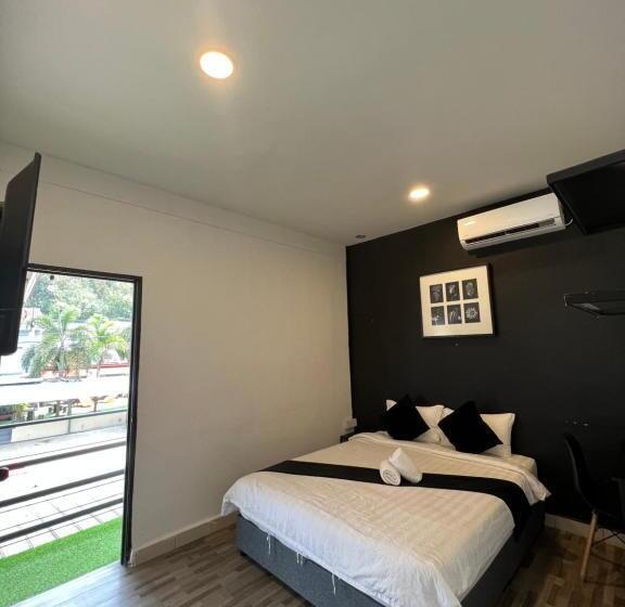 חדר סטנדרט עם מרפסת, The Sky Inn