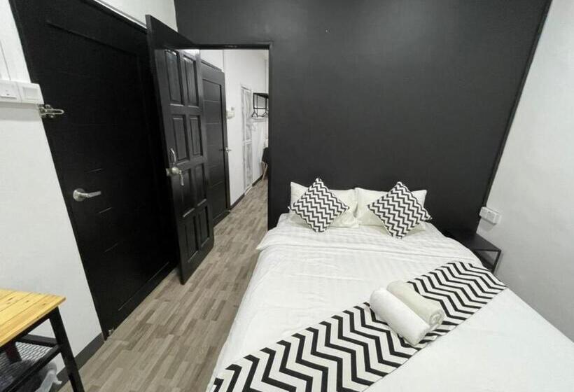 חדר משפחתי, The Sky Inn