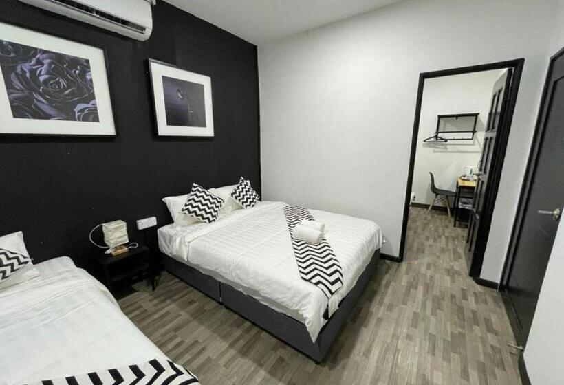 חדר משפחתי, The Sky Inn