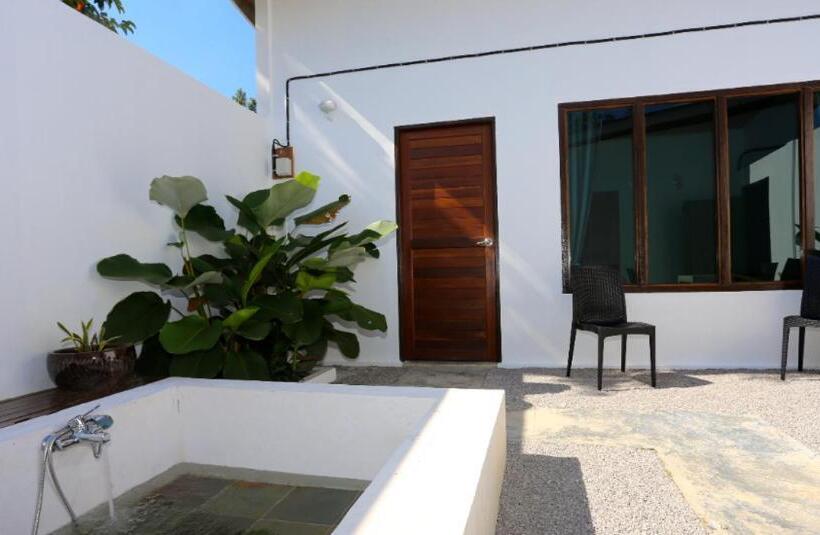 بنجلو عائلى, Rafflesia Resort