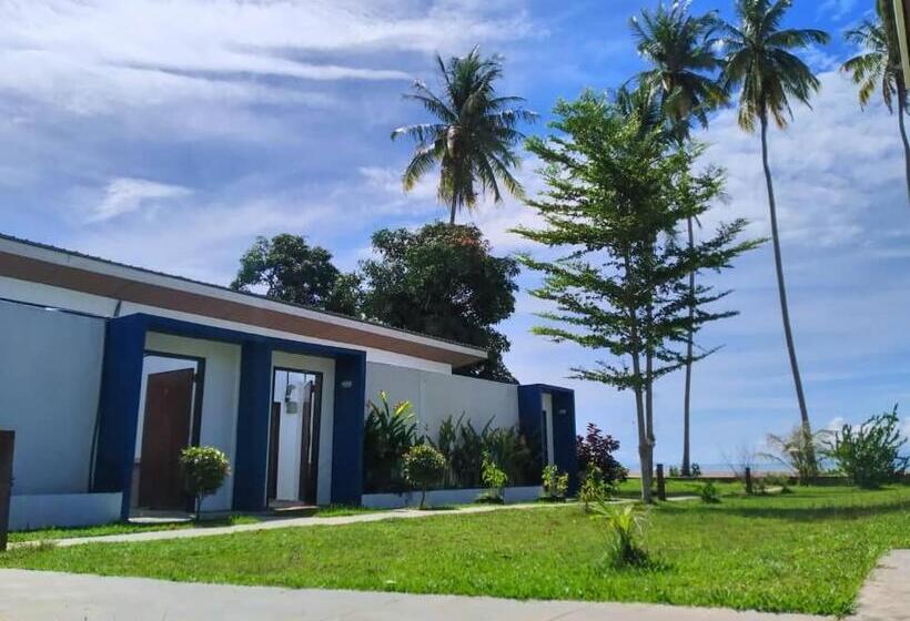 غرفة ديلوكس مطلة على حمام السباحة, Rafflesia Resort