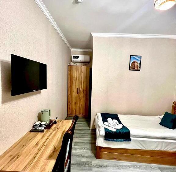 اتاق استاندارد یک نفره, Antique Hotel Rizvan