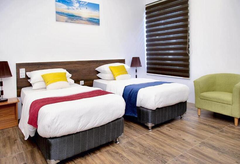 اتاق استاندارد با چشم‌انداز باغ, Manta Sky Inn