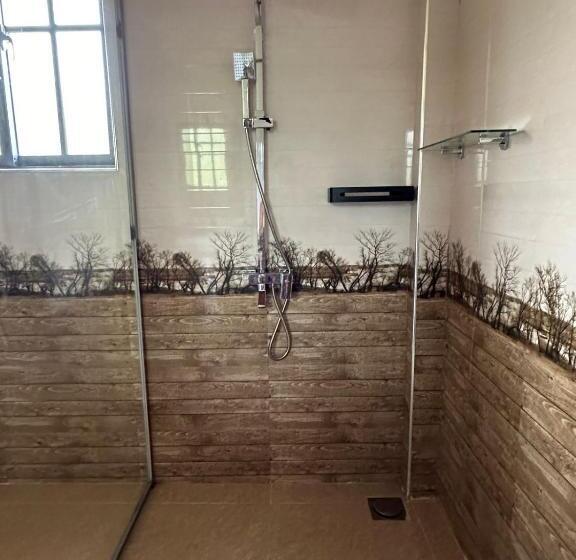 غرفة قياسية مطلّة علي الحديقة, A   Lili Villa