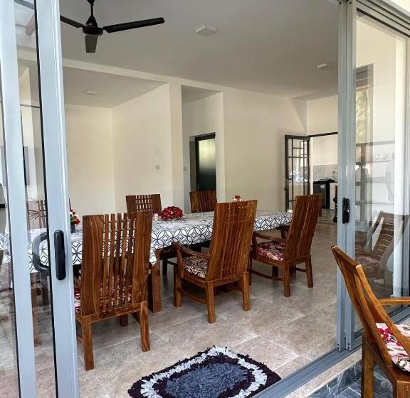 غرفة قياسية مطلّة علي الحديقة, A   Lili Villa