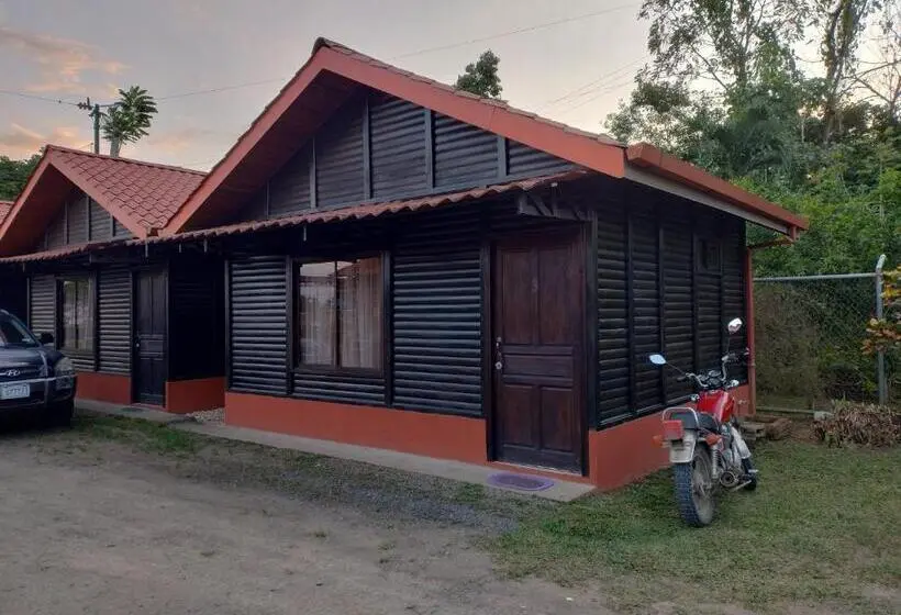 Perhehuone, Cabinas Río Frío