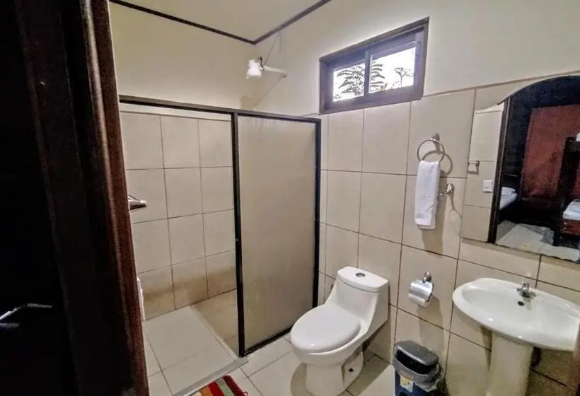 Perhehuone, Cabinas Río Frío