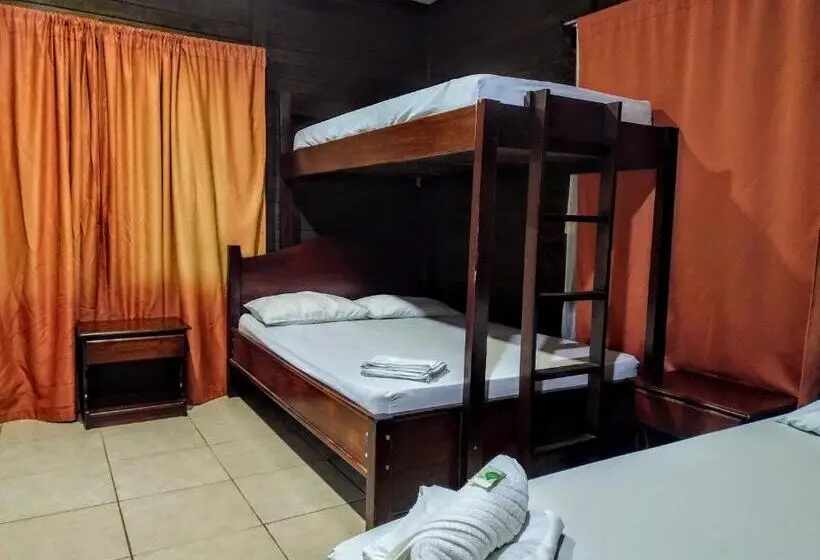 Perhehuone, Cabinas Río Frío