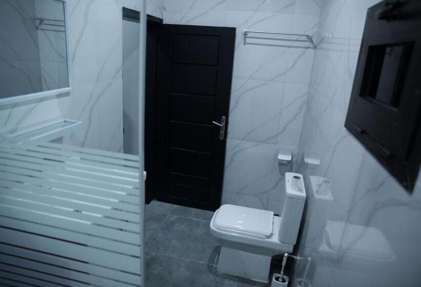 اتاق لوکس, The Shelter Abidjan