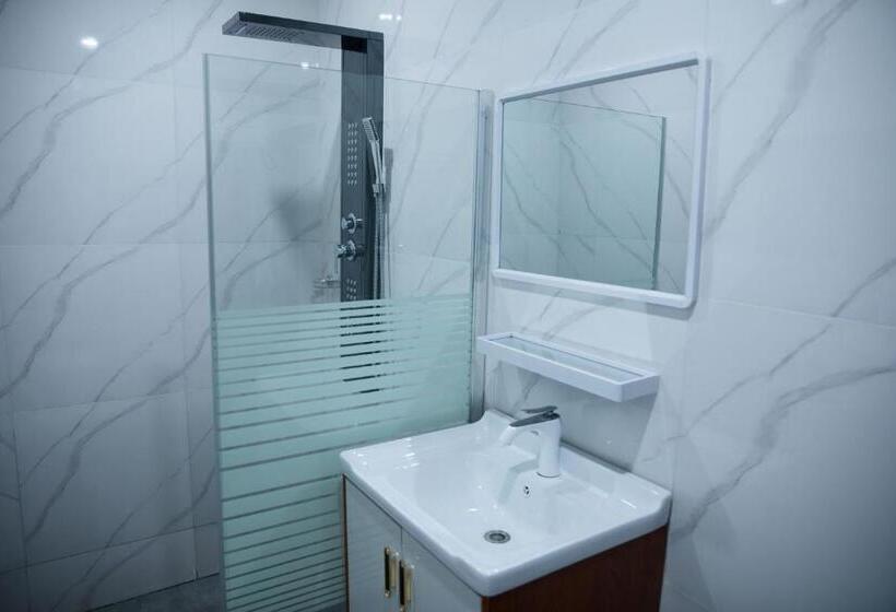 اتاق لوکس, The Shelter Abidjan