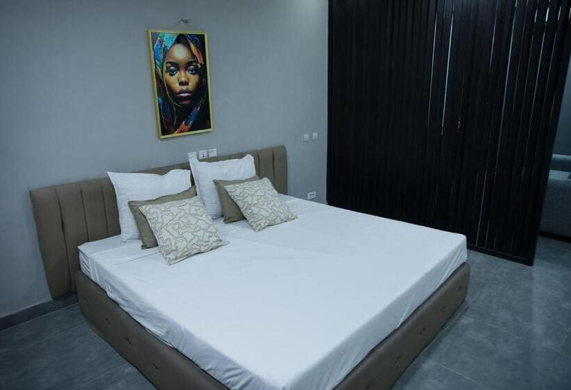 اتاق لوکس, The Shelter Abidjan