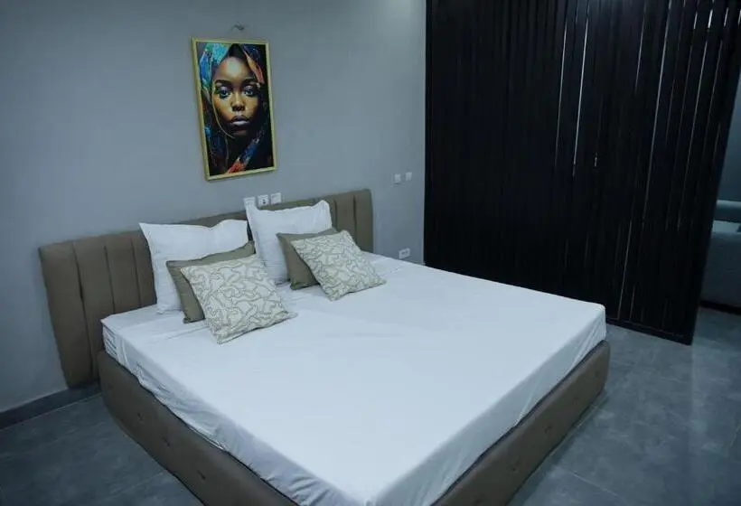 اتاق لوکس, The Shelter Abidjan