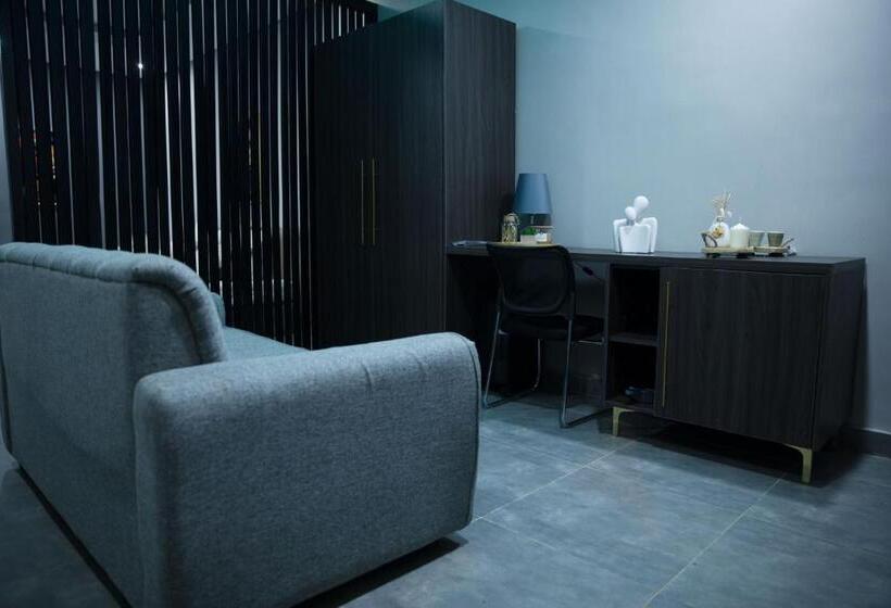 اتاق لوکس, The Shelter Abidjan