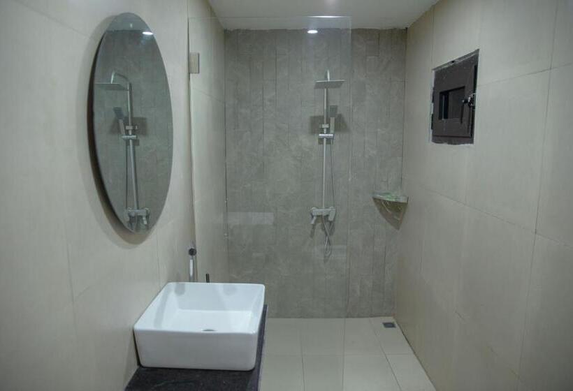 اتاق لوکس, The Shelter Abidjan