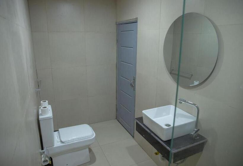 اتاق لوکس, The Shelter Abidjan