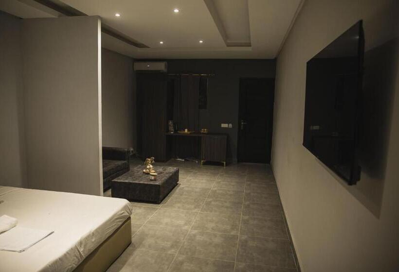 اتاق لوکس, The Shelter Abidjan