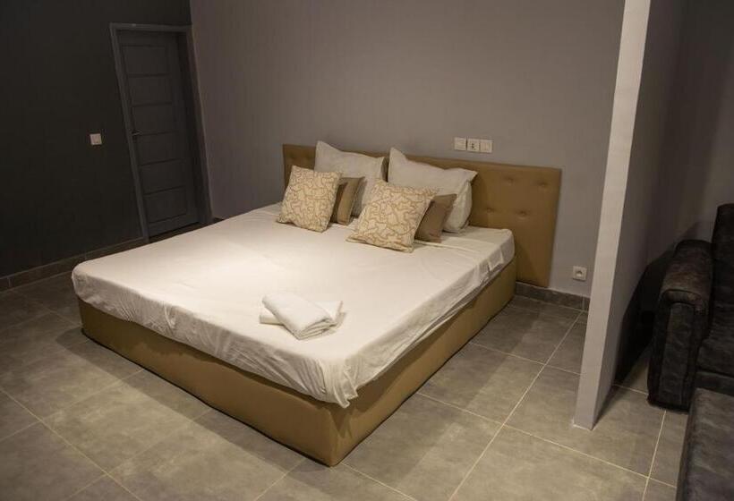 اتاق لوکس, The Shelter Abidjan