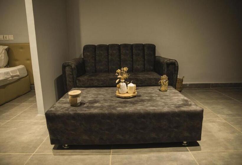 اتاق لوکس, The Shelter Abidjan