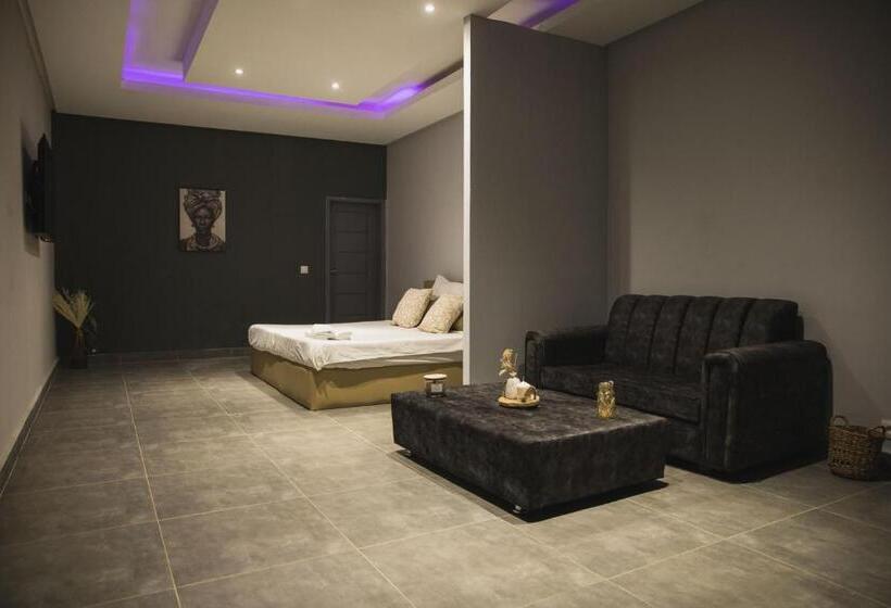 اتاق لوکس, The Shelter Abidjan