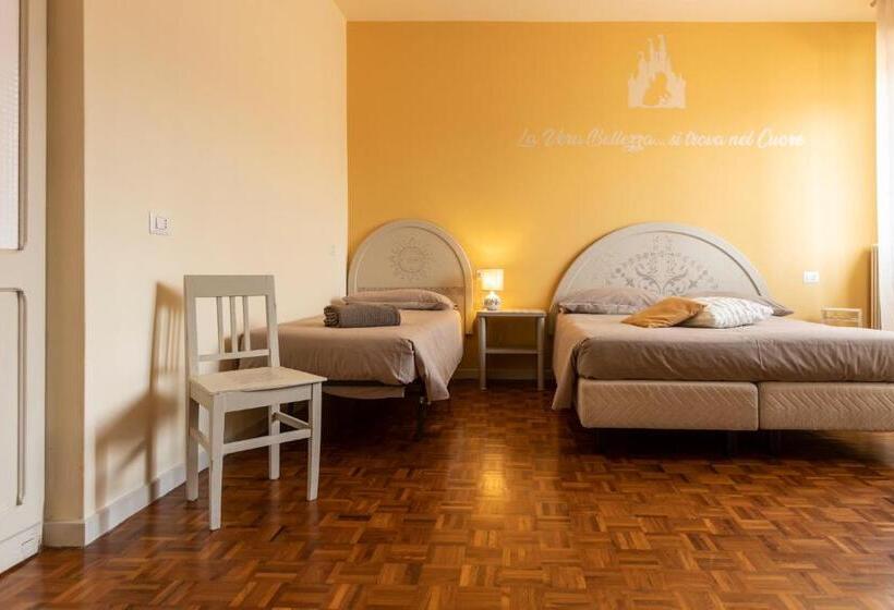 חדר משפחתי, La Favola