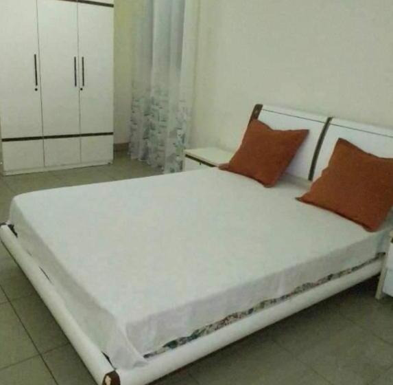 اتاق لوکس, Villa Spirou