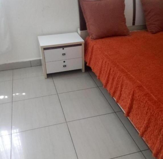 اتاق لوکس, Villa Spirou