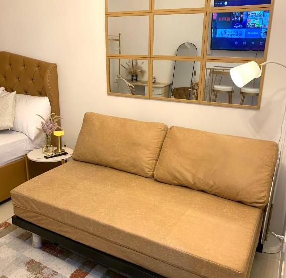 スタンダードスタジオ, Casa Mia Dos By J Sm North