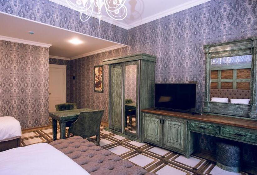 اتاق استاندارد سه تخته با چشم‌انداز باغ, Aynur Qala Resort