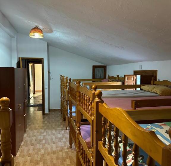 غرفة عائلية, El Regajo