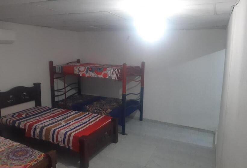 ファミリールーム, Hostal Nuevo Hollywood