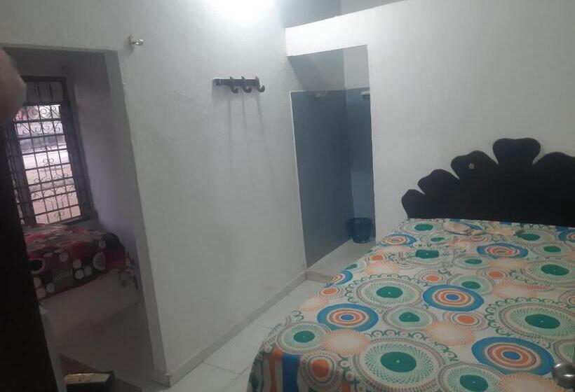 スタンダードルーム, Hostal Nuevo Hollywood