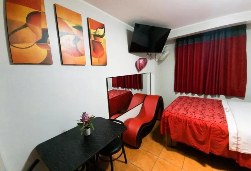 سوییت, Hostal Paris