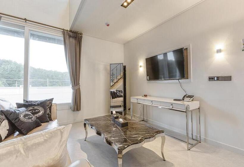 复式房间, Raffine