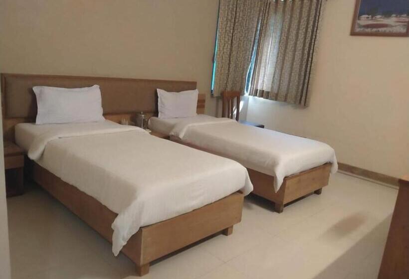 デラックスルーム, Ratna Regency